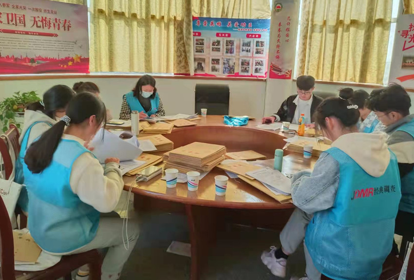 呂亭鎮(zhèn)：第三方核查低保信息中.jpg