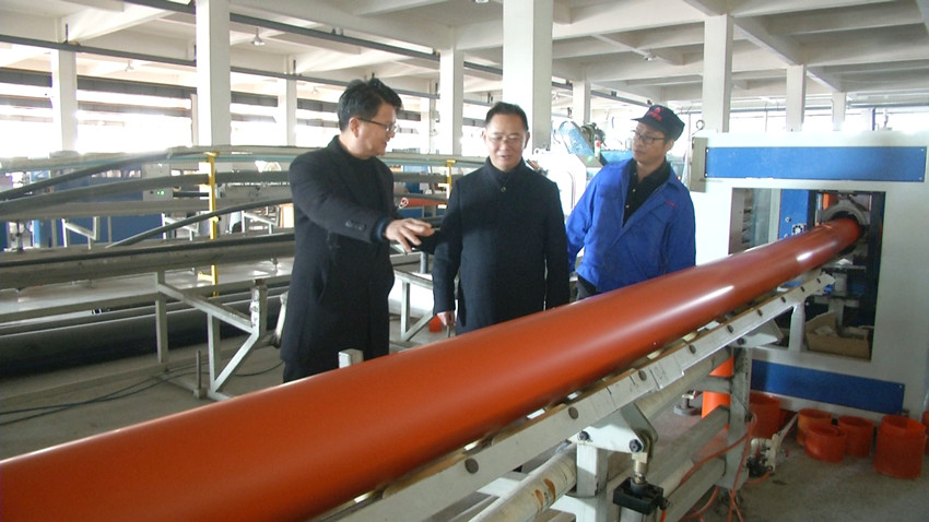 在萬方管業(yè)集團 桐城“四送一服”工作組聽取企業(yè)匯報.jpg