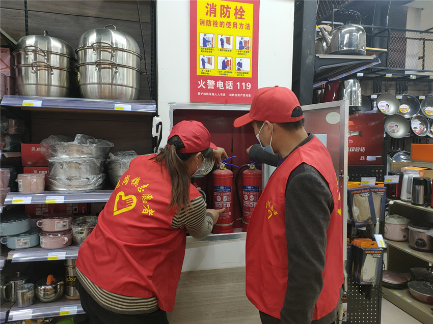 圖為引領(lǐng)黨員參與支部組織活動.jpg