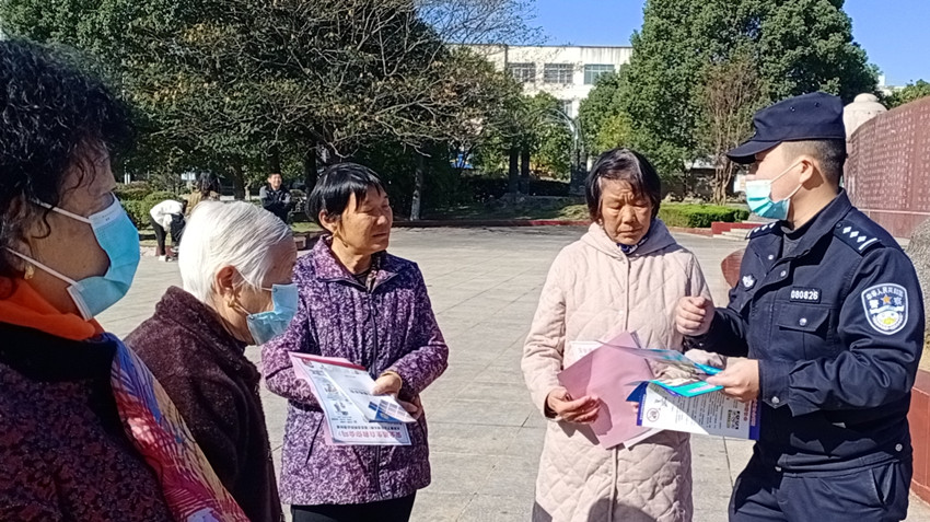 圖為開展消防安全知識宣傳.jpg