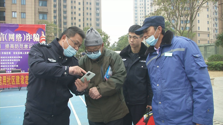 防范電信（網(wǎng)絡(luò)）詐騙宣傳活動走進碧桂園社區(qū)4.jpg