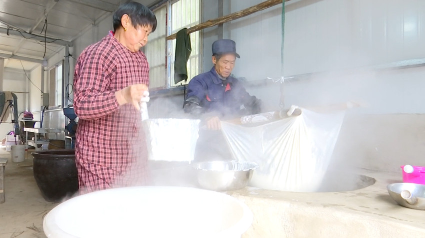 圖為篩豆?jié){.jpg
