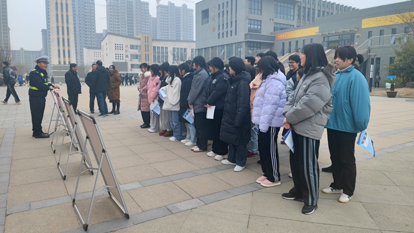 市公安局交警大隊(duì)：多措并舉 助力春運(yùn)保平安.jpg