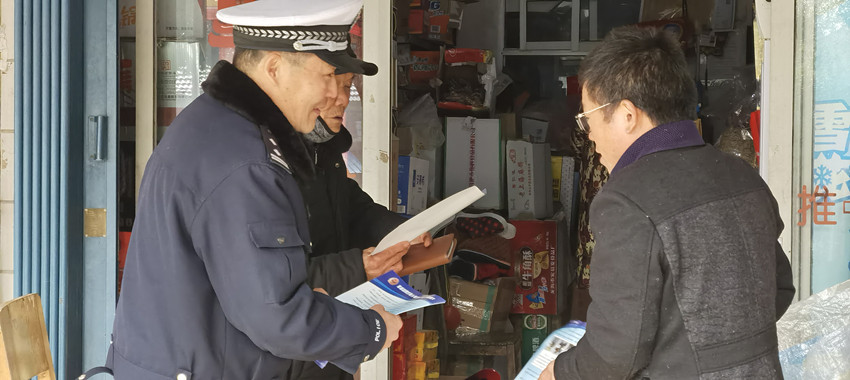 市公安局交警大隊(duì)：多措并舉 助力春運(yùn)保平安2.jpg