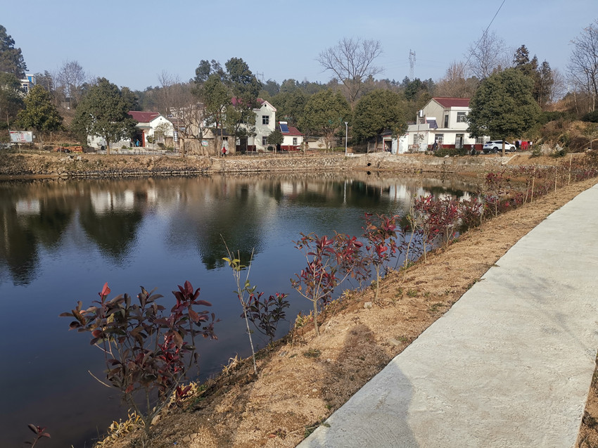 圖為冬日百嶺村高擺村民組，美景如畫(huà)。.jpg