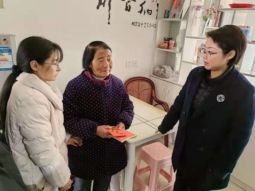 金秋明慰問2.jpg