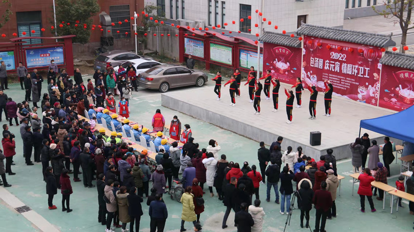 （張德恒主任攝）桐城市“包湯圓 慶元宵 情暖環(huán)衛(wèi)工”活動在雙新園區(qū)開展.jpg