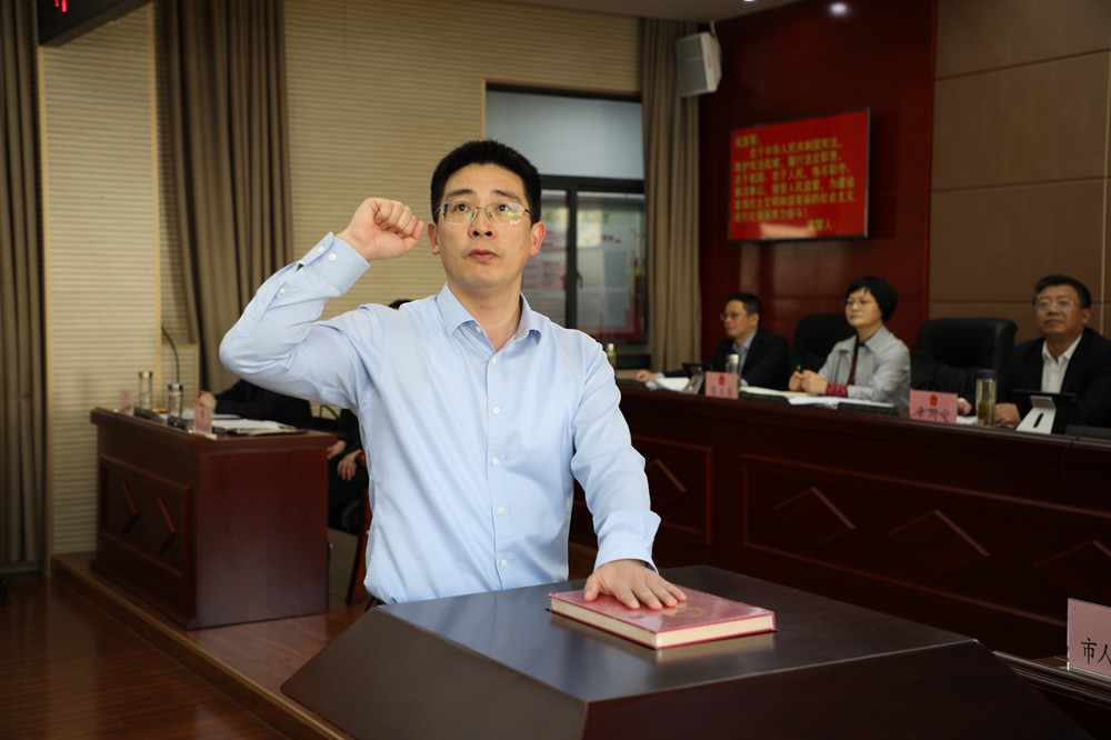 常委會3劉存磊宣誓.JPG