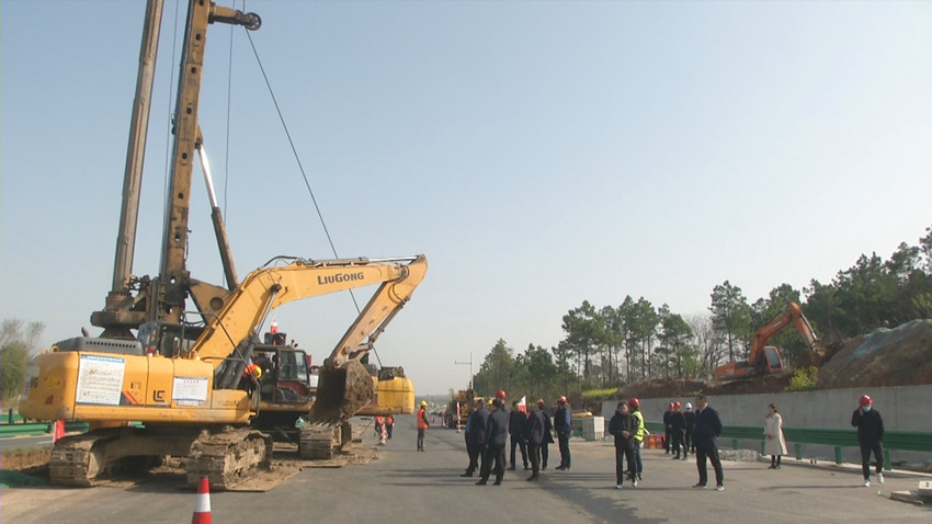 北環(huán)路和和平東路上跨高速路立交橋工程正式開工建設(shè)現(xiàn)場3.jpg