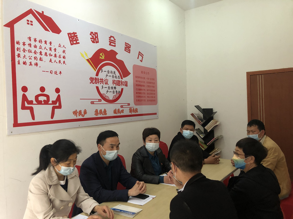 圖為睦鄰會(huì)客廳里議事情景.jpg