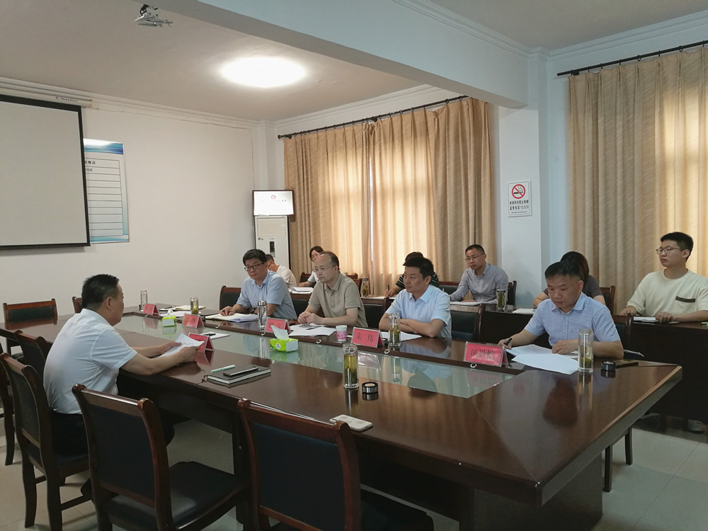 圖為儲江接訪企業(yè)負(fù)責(zé)人現(xiàn)場2.jpg