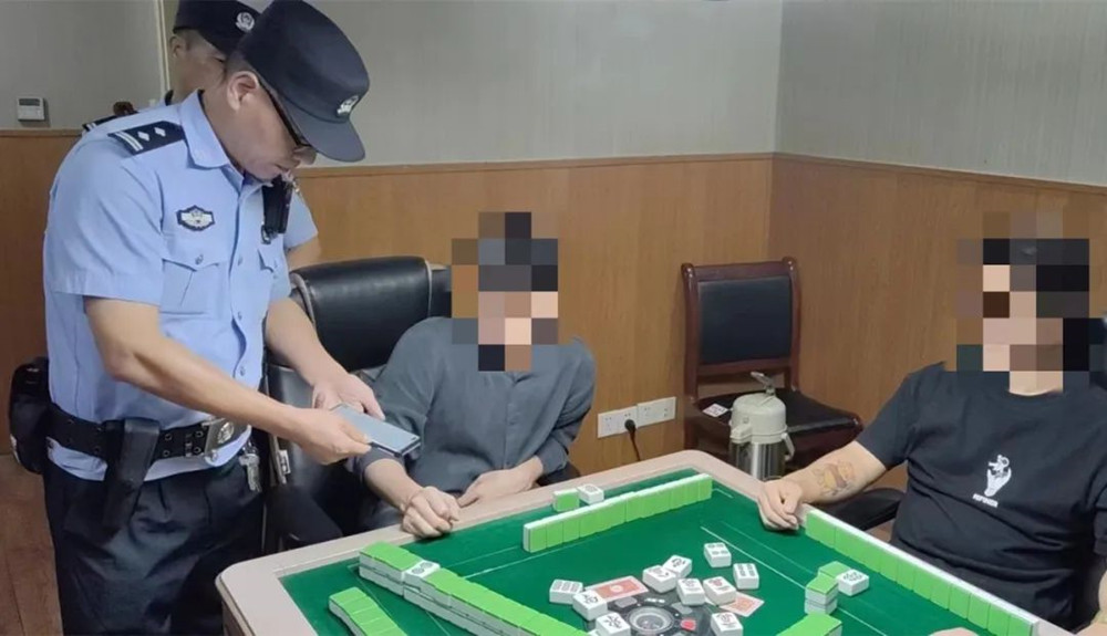 桐城公安開展夏夜治安巡查宣防第三次集中統(tǒng)一行動(dòng)5.jpg