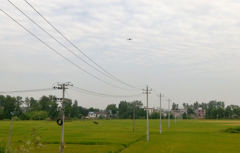 圖為無人機(jī)巡線2_副本.jpg