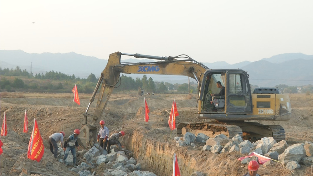 圖為高山村漿砌石渠現(xiàn)場.jpg