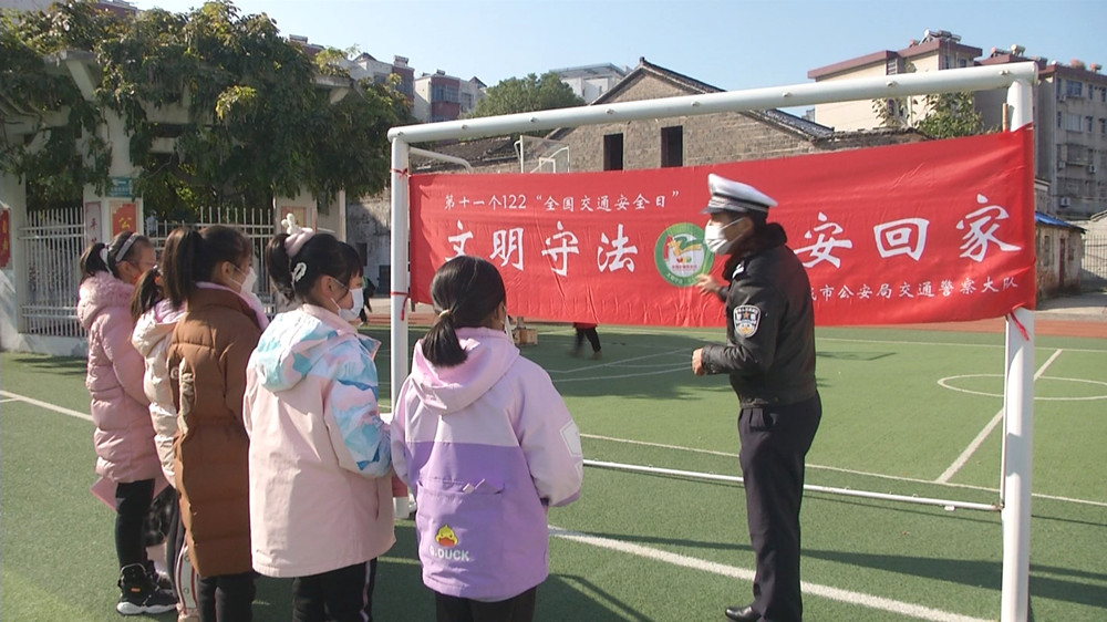 12 2交通安全宣傳3.jpg