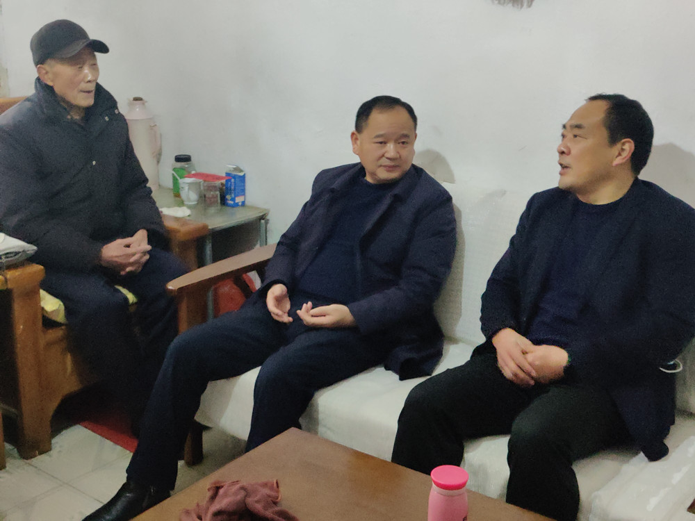 章友厚慰問龍眠街道.jpg