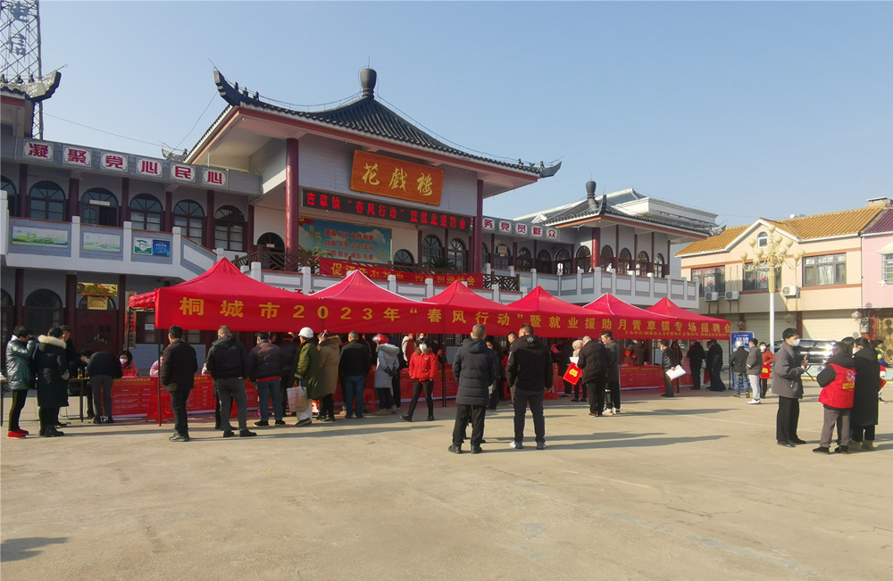 圖為招聘會(huì)現(xiàn)場(chǎng)。.jpg