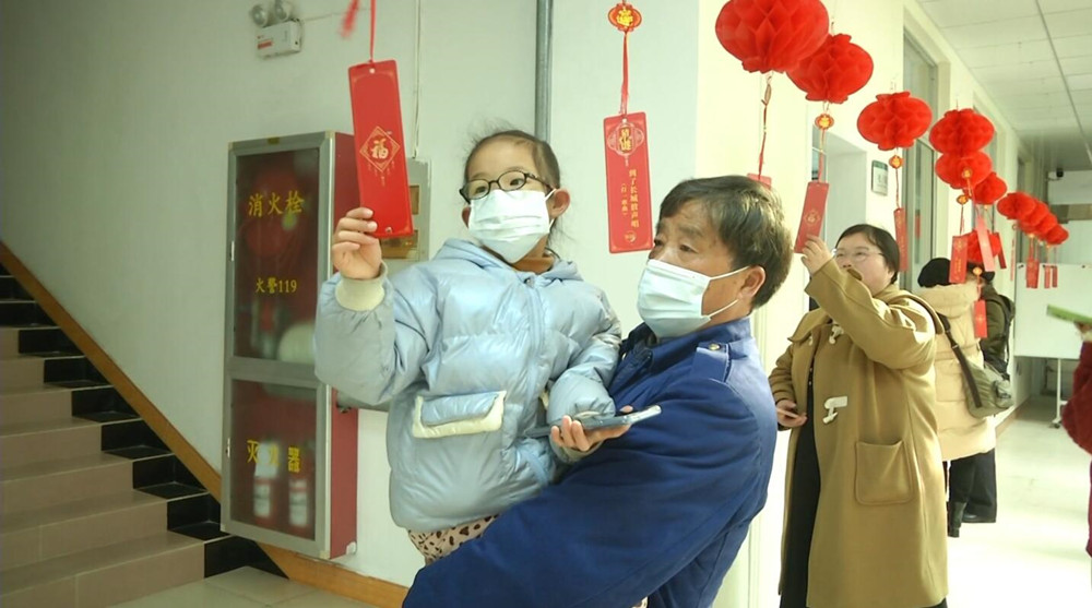 圖為猜燈謎現(xiàn)場4.jpg