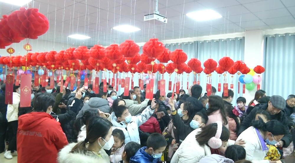 圖為猜燈謎現(xiàn)場6.jpg