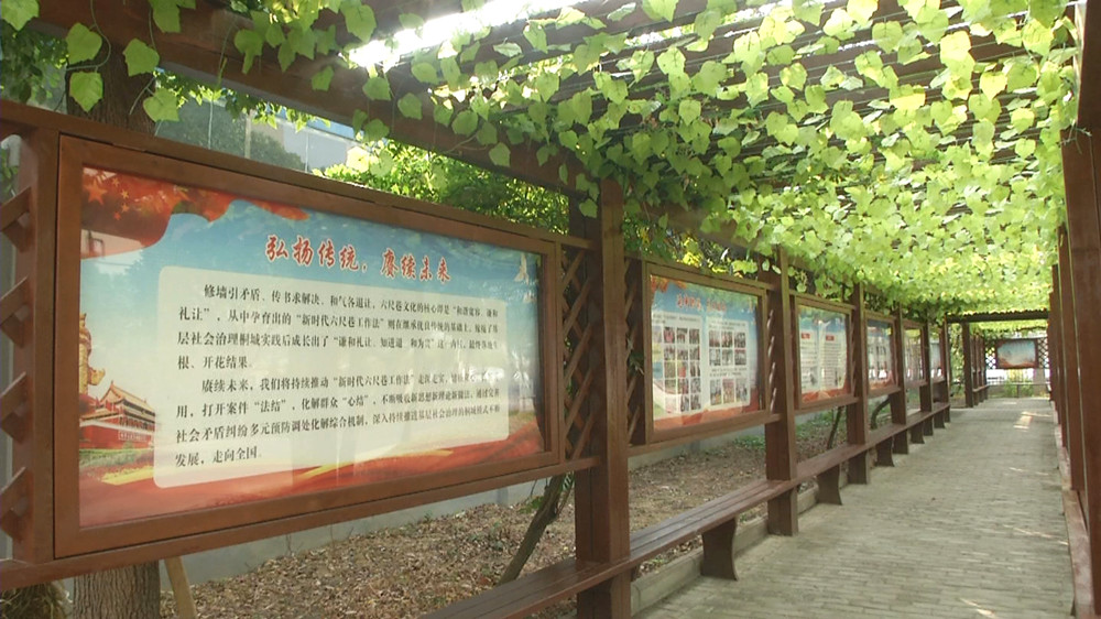 圖為六尺巷法治文化長(zhǎng)廊2.jpg