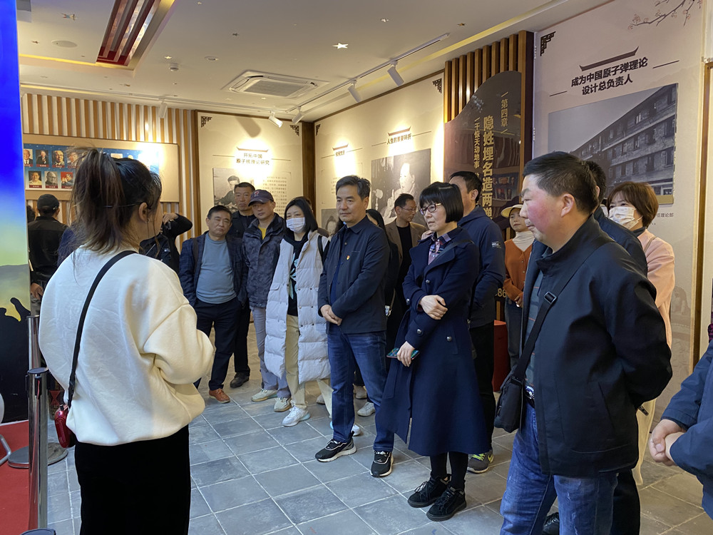 市融媒體中心開展主題黨日與工青婦團建活動1.jpg