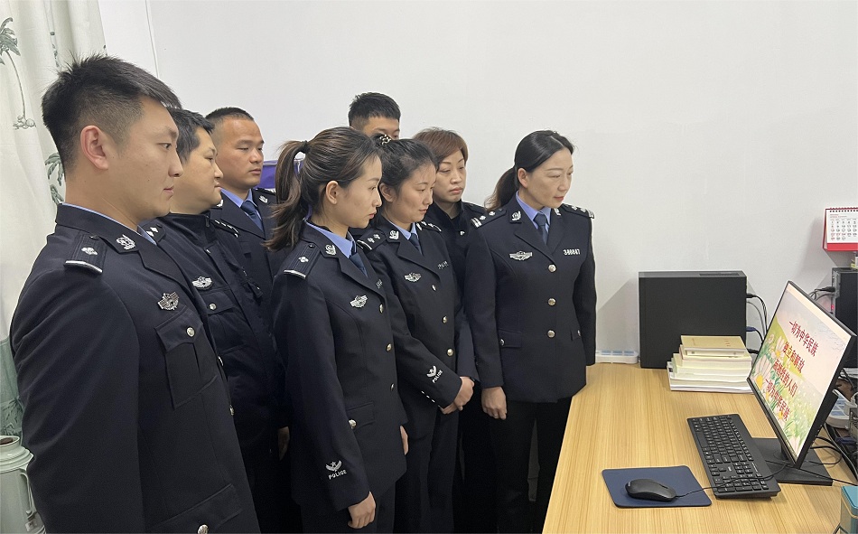桐城法院開展網(wǎng)上祭英烈文明祭掃活動 (3).jpg