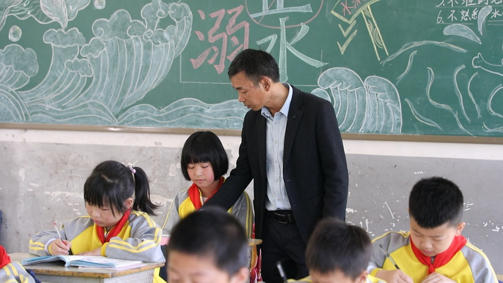 【“文都名師”風(fēng)采】徐光明：衣帶漸寬終不悔3.jpg