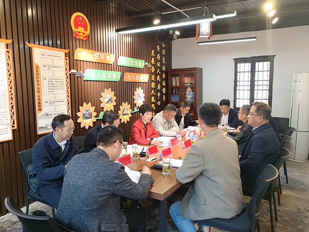 圖為座談會現(xiàn)場(1).jpg