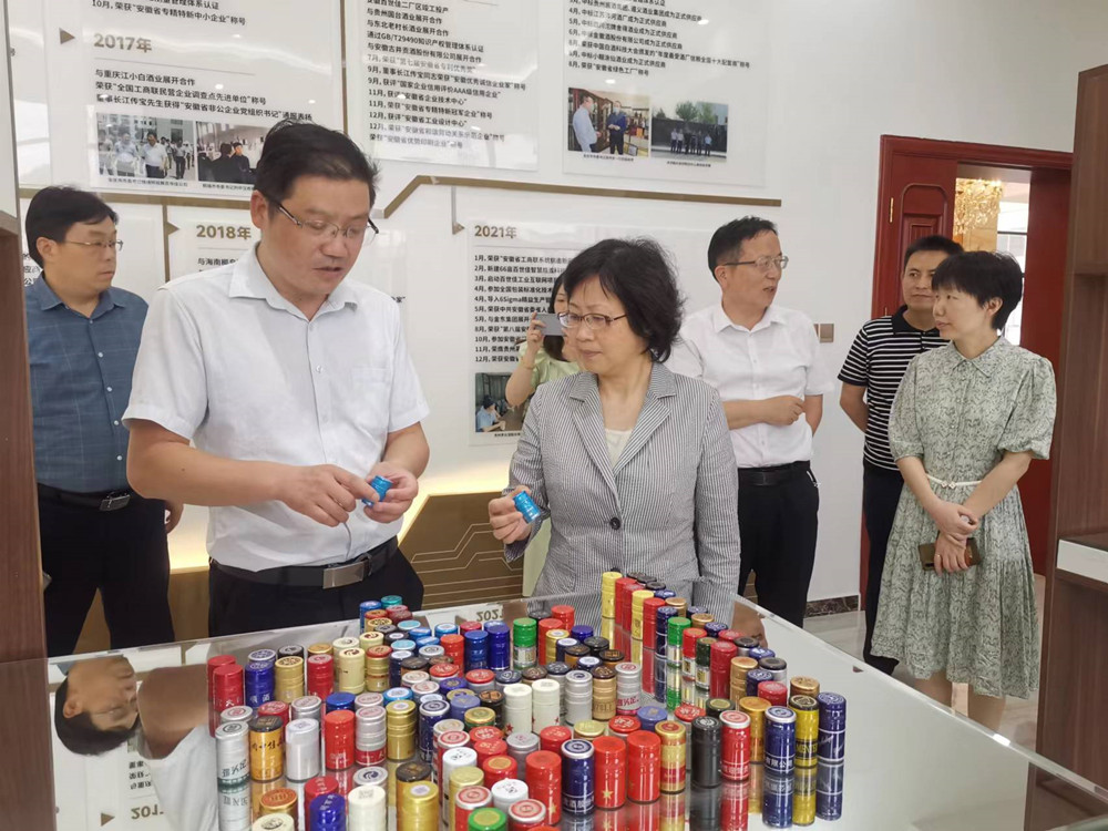 圖為王愛武一行調(diào)研百世佳包裝有限公司。.jpg