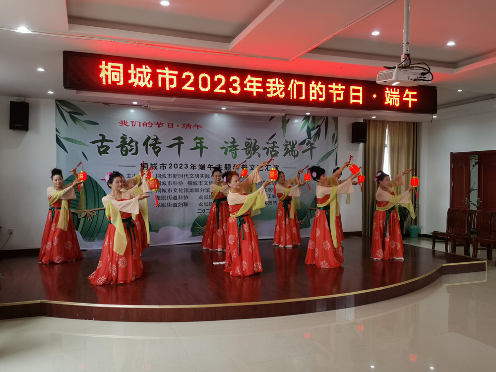 圖為節(jié)目精彩上演。.jpg
