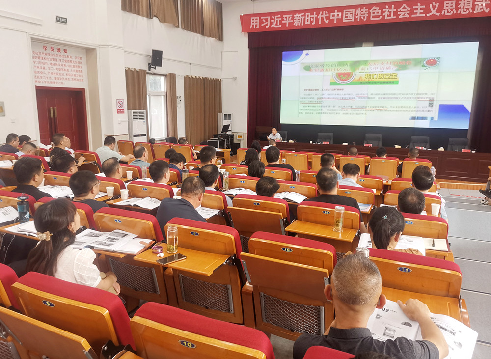 圖為與會(huì)人員聆聽經(jīng)驗(yàn)分享。.jpg