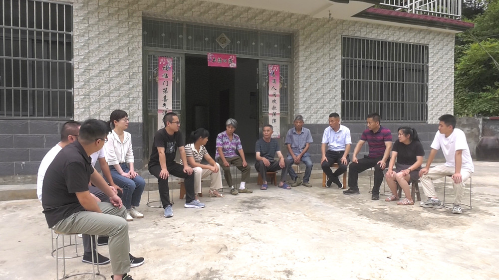 圖為村民說事現(xiàn)場.jpg