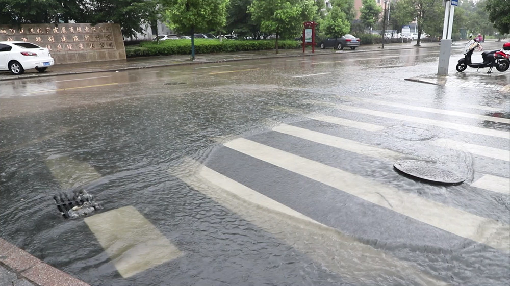 文昌派出所路口路面積水.jpg