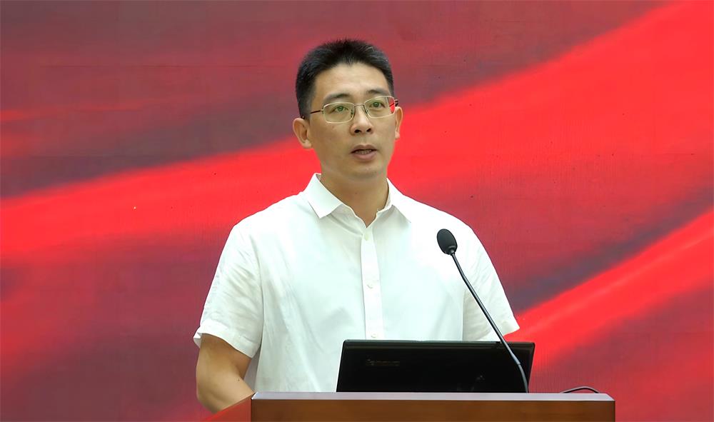5真空科技研討會(huì)劉存磊致辭.jpg