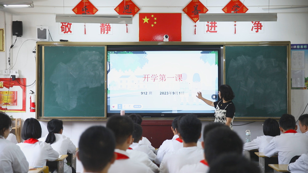圖為桐城市第二中學(xué)912班開學(xué)第一課現(xiàn)場(chǎng).jpg