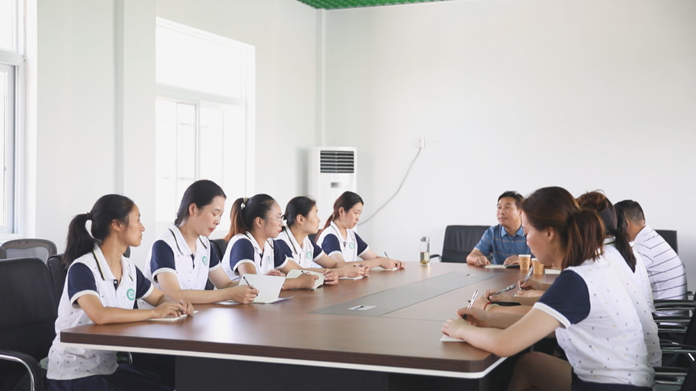 圖為呂亭中心幼兒園召開秋季開園動(dòng)員會(huì).jpg