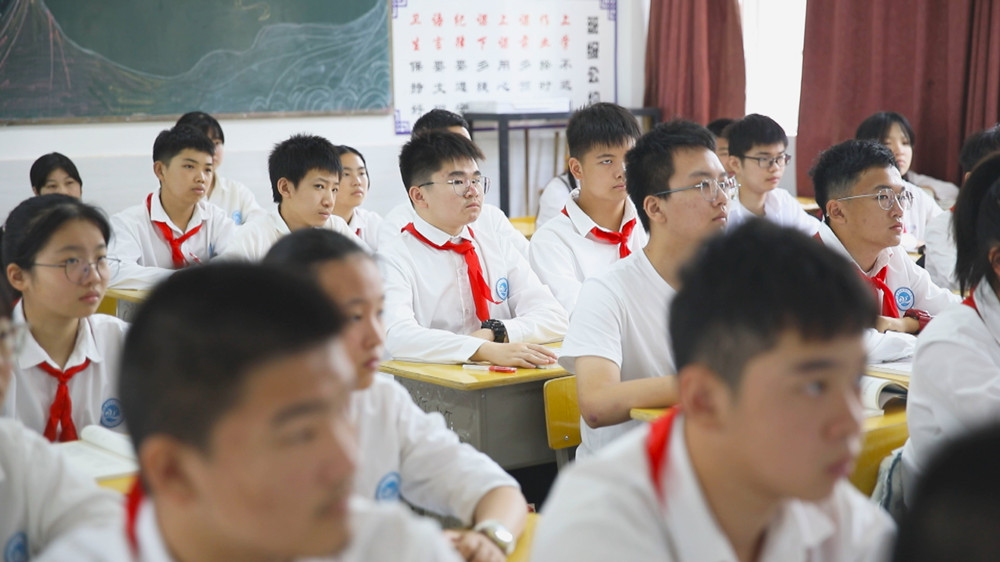 圖為桐城市第二中學(xué)912班開學(xué)第一課現(xiàn)場(chǎng)4.jpg