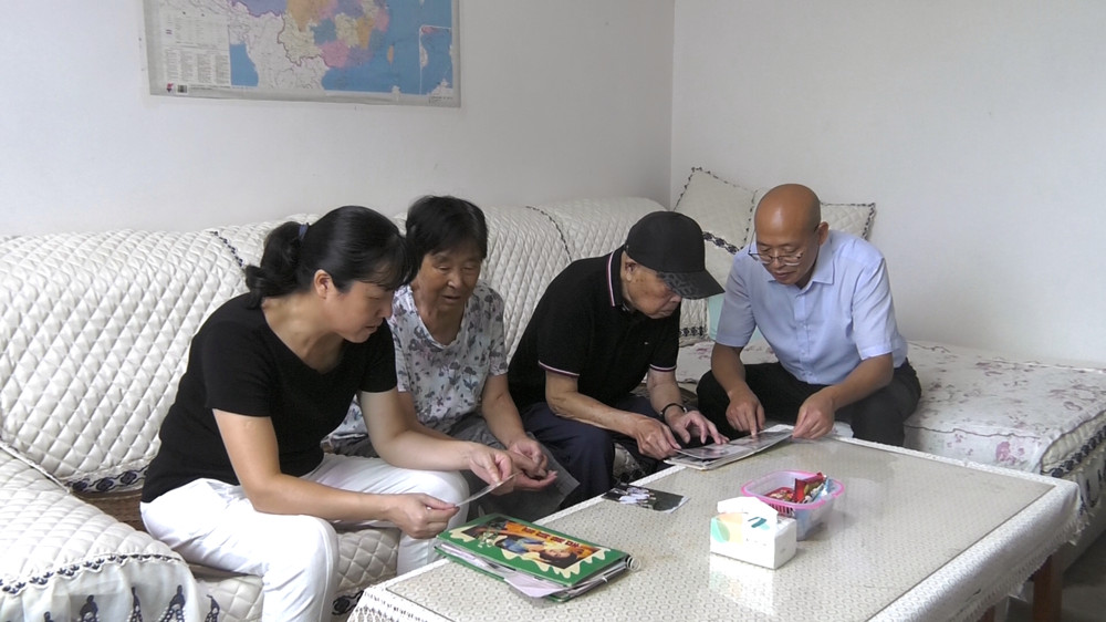 圖為吳向陽一家人.jpg