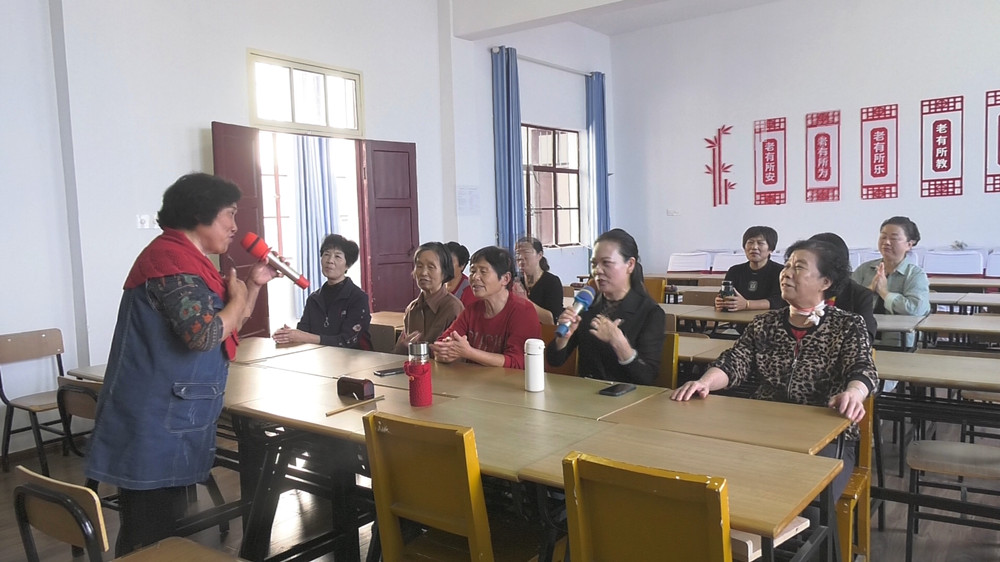 圖為老年學(xué)校教學(xué)現(xiàn)場.jpg