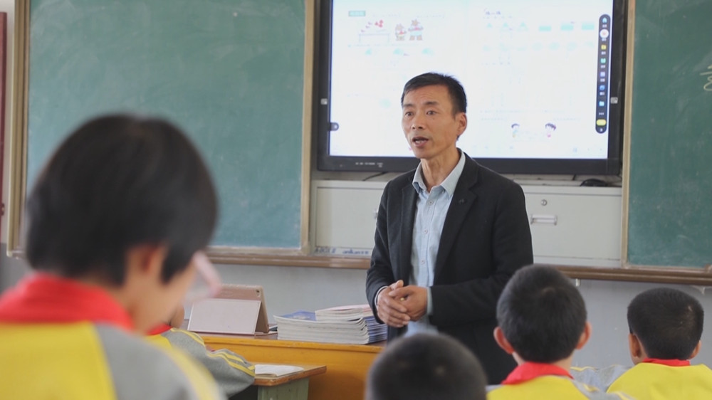 圖為徐光明上課.jpg