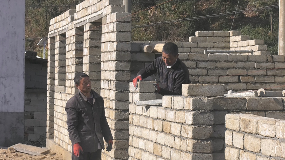 圖為蔣潭村修建公共廁所.jpg