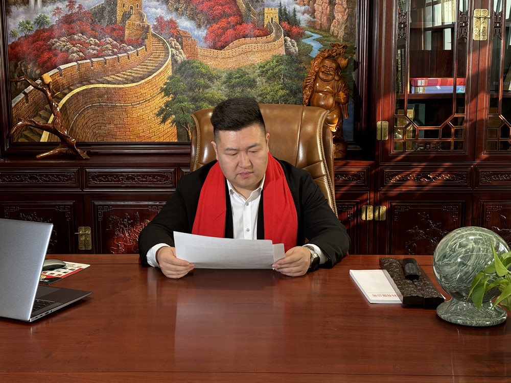 經(jīng)濟(jì)人物方.jpg