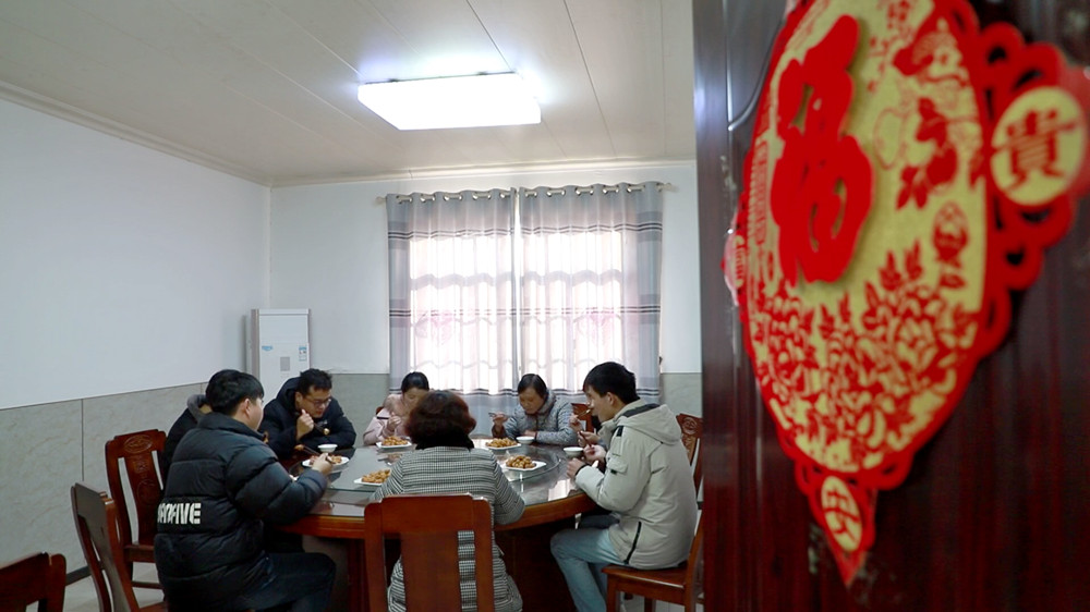 安徽桐城：手工炸魚圓 濃濃團(tuán)圓味（桐城臺(tái)[00_09_29][20240127-124435].jpg