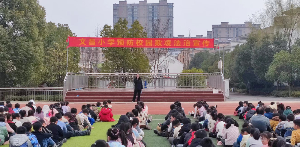 【三八節(jié)特輯】法治課堂進(jìn)校園，巾幗送法護(hù)航成長(zhǎng).jpg