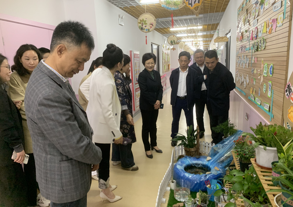 市人大常委會(huì)開(kāi)展全市全市學(xué)前教育發(fā)展情況專(zhuān)題調(diào)研1.jpg
