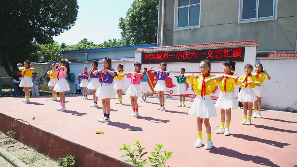 圖為文藝演出現(xiàn)場(chǎng)3.jpg