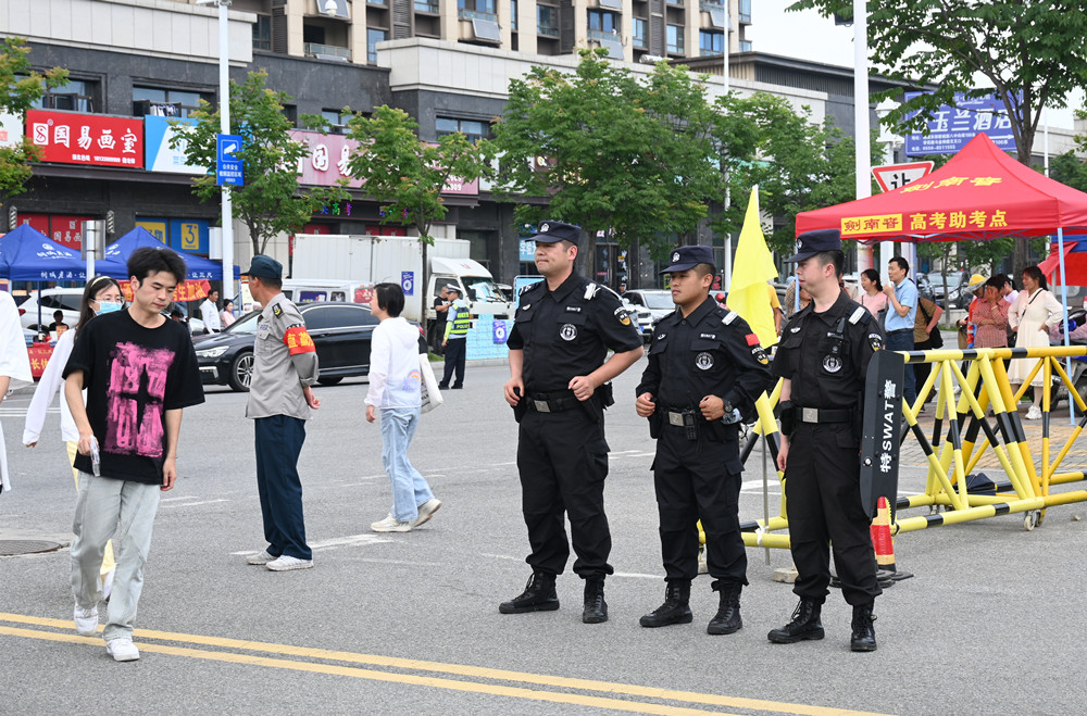 桐城公安保駕護航(1).jpg