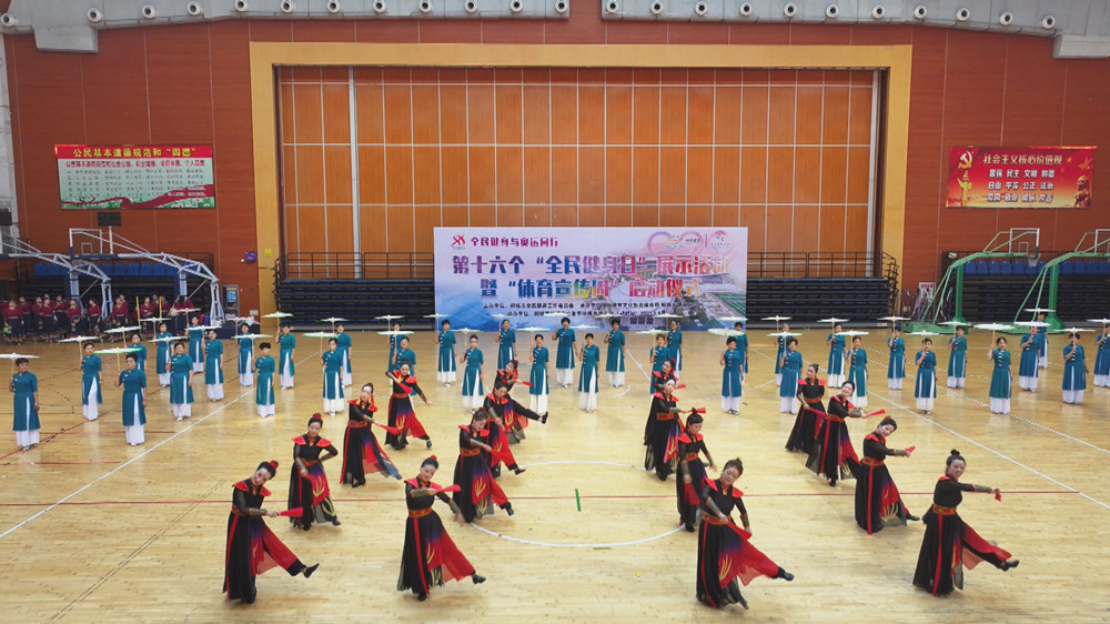 圖為桐城市體育舞蹈協(xié)會展示節(jié)目《木蘭遇江南》3_副本.jpg