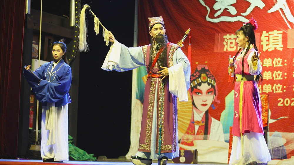 圖為黃梅小戲《戲牡丹》演出現(xiàn)場.jpg