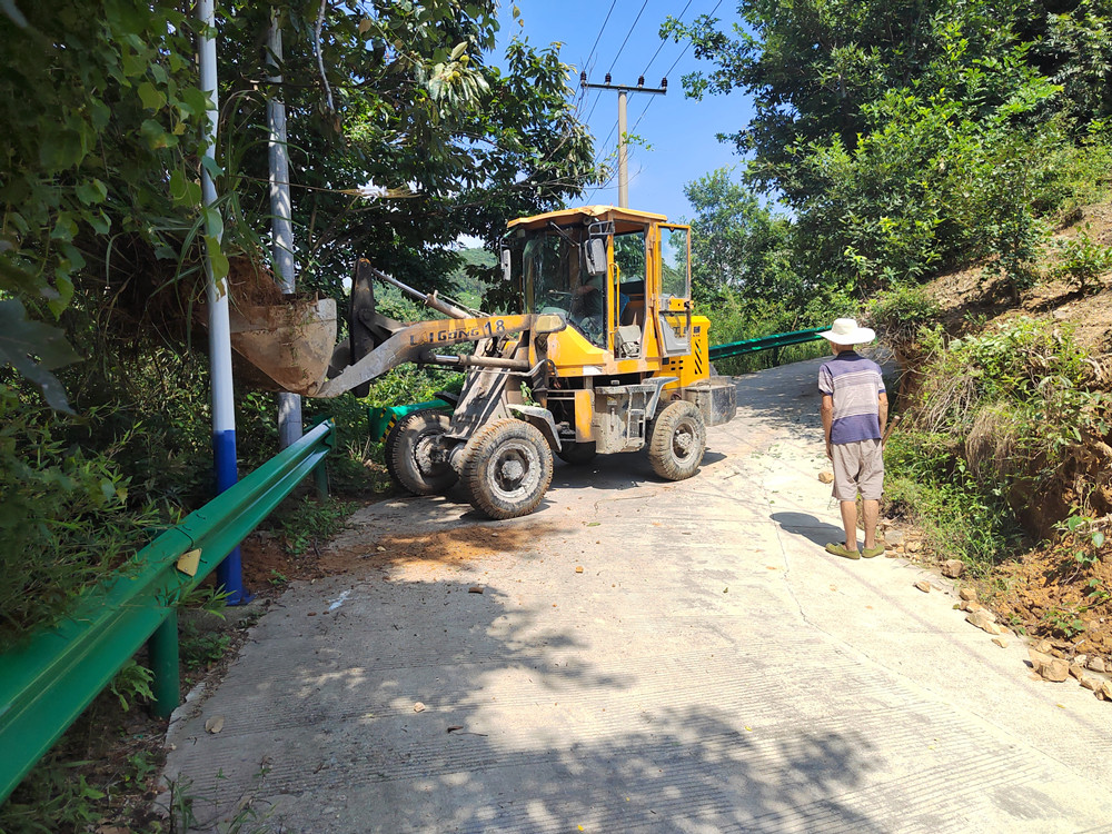 石窯村：村民籌資籌勞修整道路 干群同心共建美麗家園1.jpg